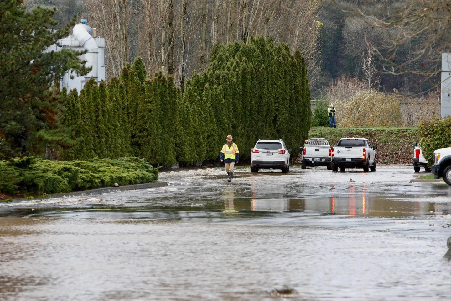 Urgent Evacuations Ordered After Levee Failures in Washington State