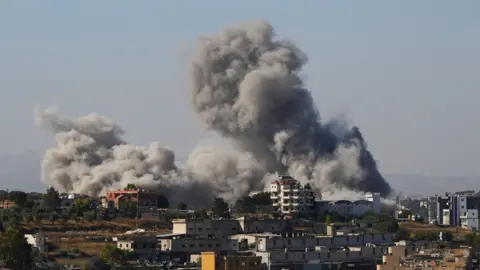 Israeli Airstrikes Kill 11 in Southern Lebanon After Ceasefire, Prompting Washington Concern