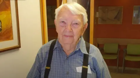 Remembering Michael Smuss: Warsaw Ghetto Survivor and Resistance Fighter Passes Away