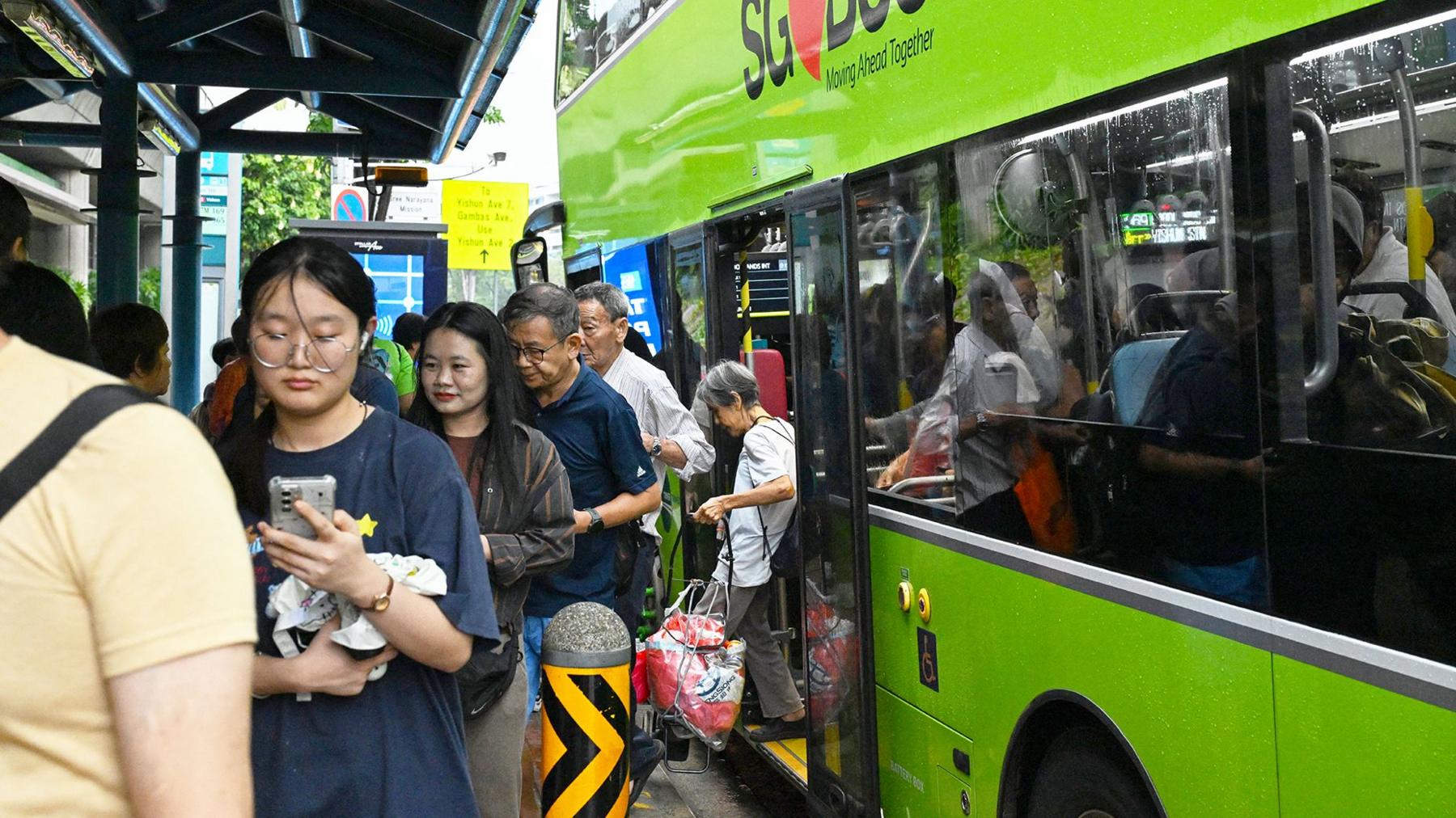 Singapore Tightens Bus Rules: Fines Up to $500 for Loud Music and Foot Traffic