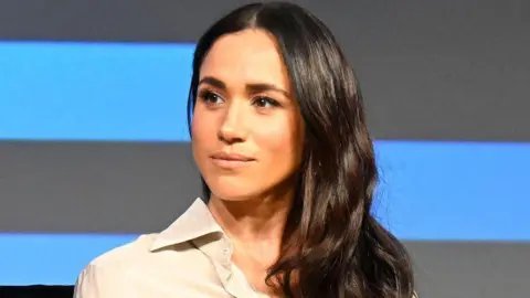 Meghan Markle Reaches Out to Ill Estranged Father Thomas After Surgery News