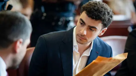 NY Murder Trial: Luigi Mangione Drops Psychiatric Defense and Faces Full Charges