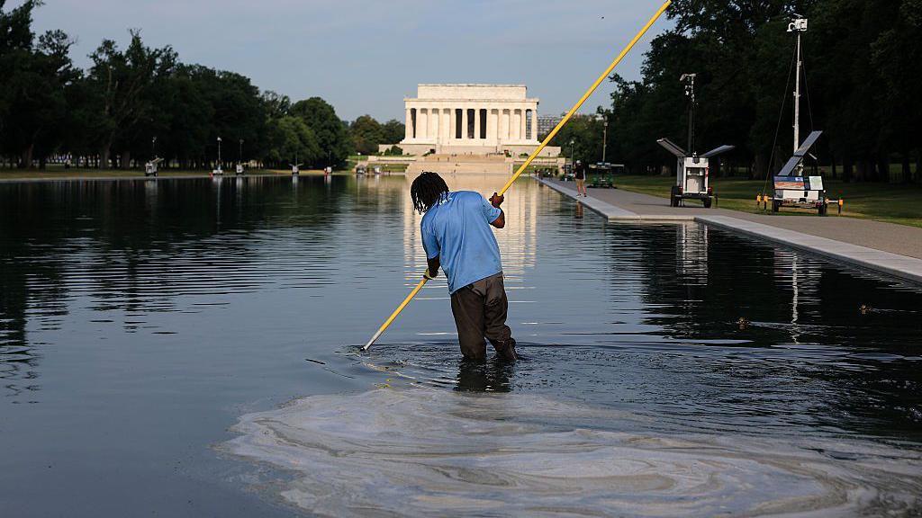 Ex‑Olympian Indicted for Vandalizing Washington’s Lincoln Memorial Reflecting Pool