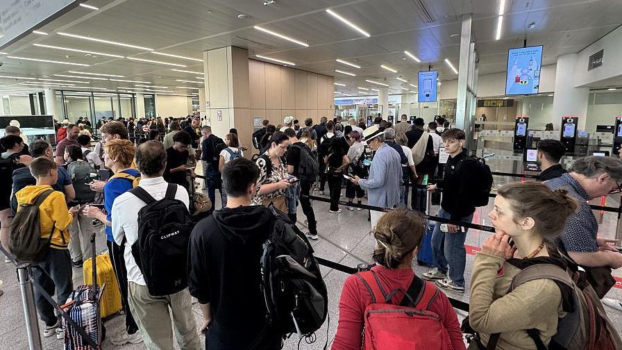 EU’s Entry‑Exit System Leaves Travelers Waiting Two Hours at Berlin Airport