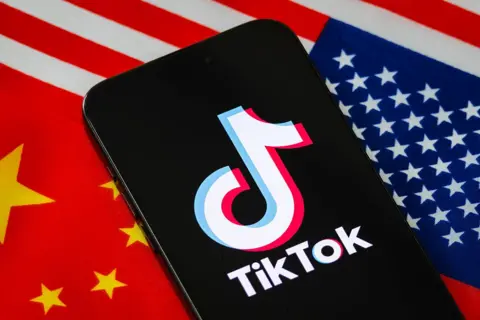 US Gains Control Over TikTok's Algorithm Amid Ongoing Negotiations With China