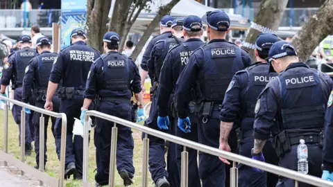 NSW Premier Defends Police Actions in Bondi Beach Shooting