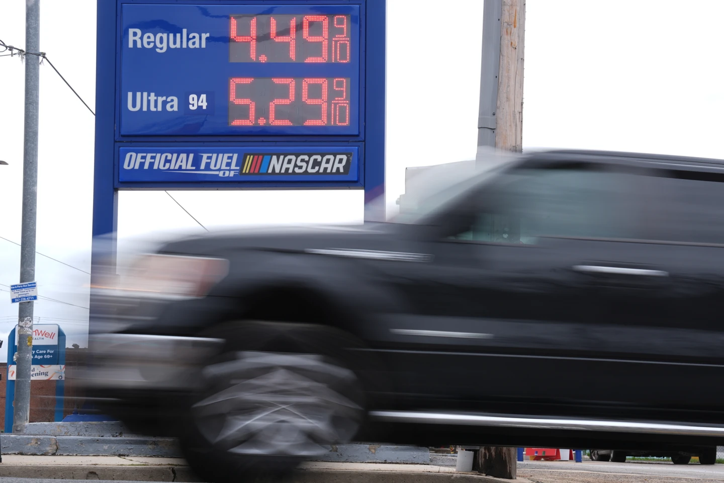 Soaring U.S. Gas Prices Hit $4 a Gallon Amid Ongoing Conflict