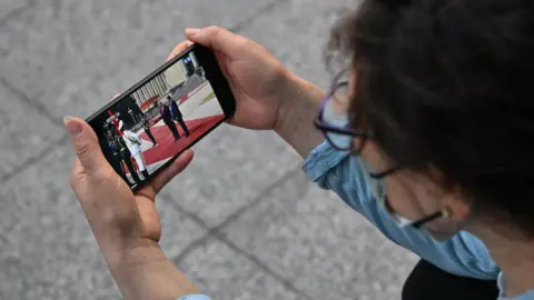 Global Trust in News Hits Record Low Amid Social Media Surge