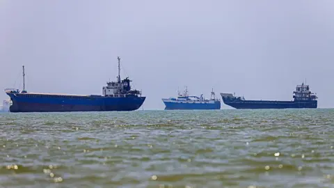 Iran Re‑Closes Strait of Hormuz Over Israeli Strikes on Lebanon