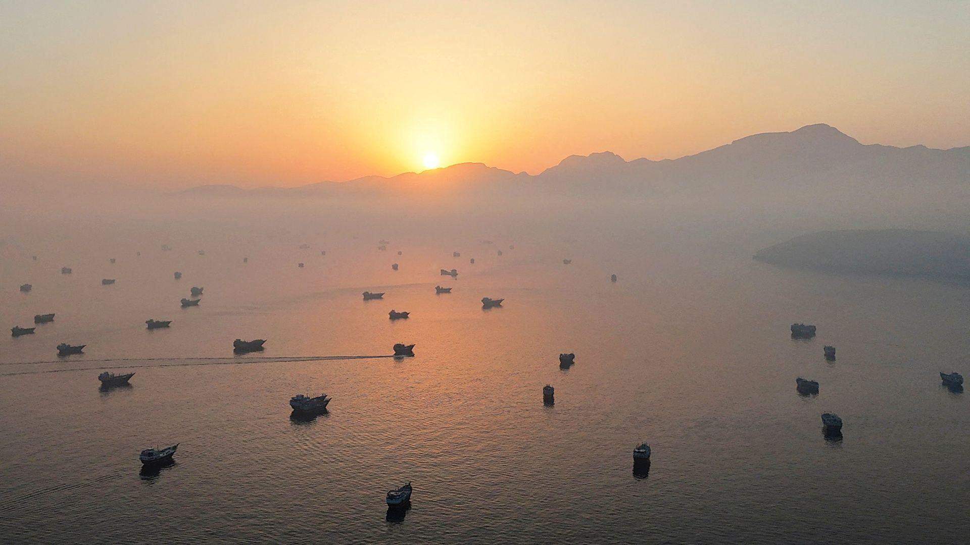 Iran Nears Agreement with Oman to Reopen Strait of Hormuz