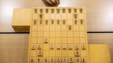 Shogi Champion Calls for Change in Pregnancy Rules of Japanese Chess Association