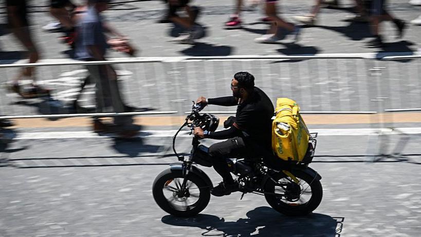 Heatwave Drives Italian Delivery Riders to Strike for Health and Wages
