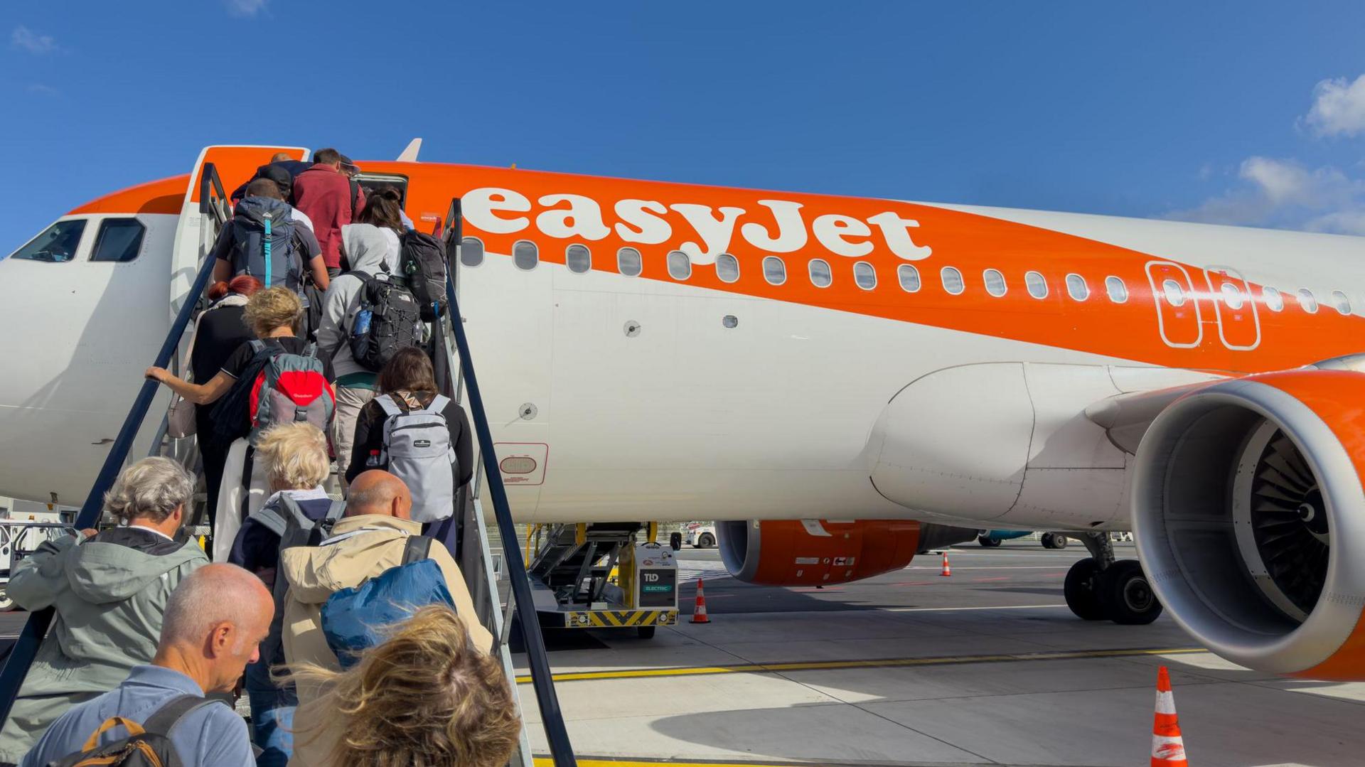 EasyJet sold to Apollo in £5.7bn deal as rival Castlelake pulls out