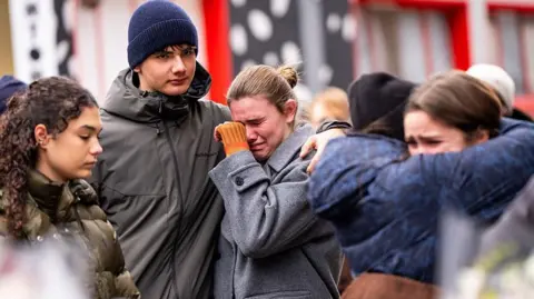 Swiss Authorities Investigate Bar Managers Following Tragic Fire Incident