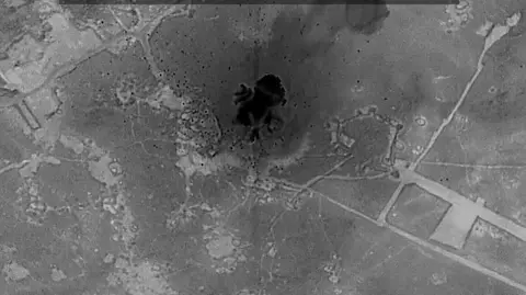 US Military Launches Major Strikes Against IS Targets in Syria as Retaliation