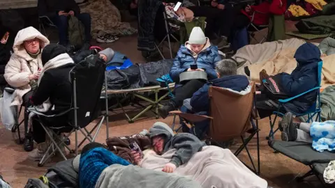 Intensified Conflict: Record Missile Strikes Leave Ukrainians in the Cold