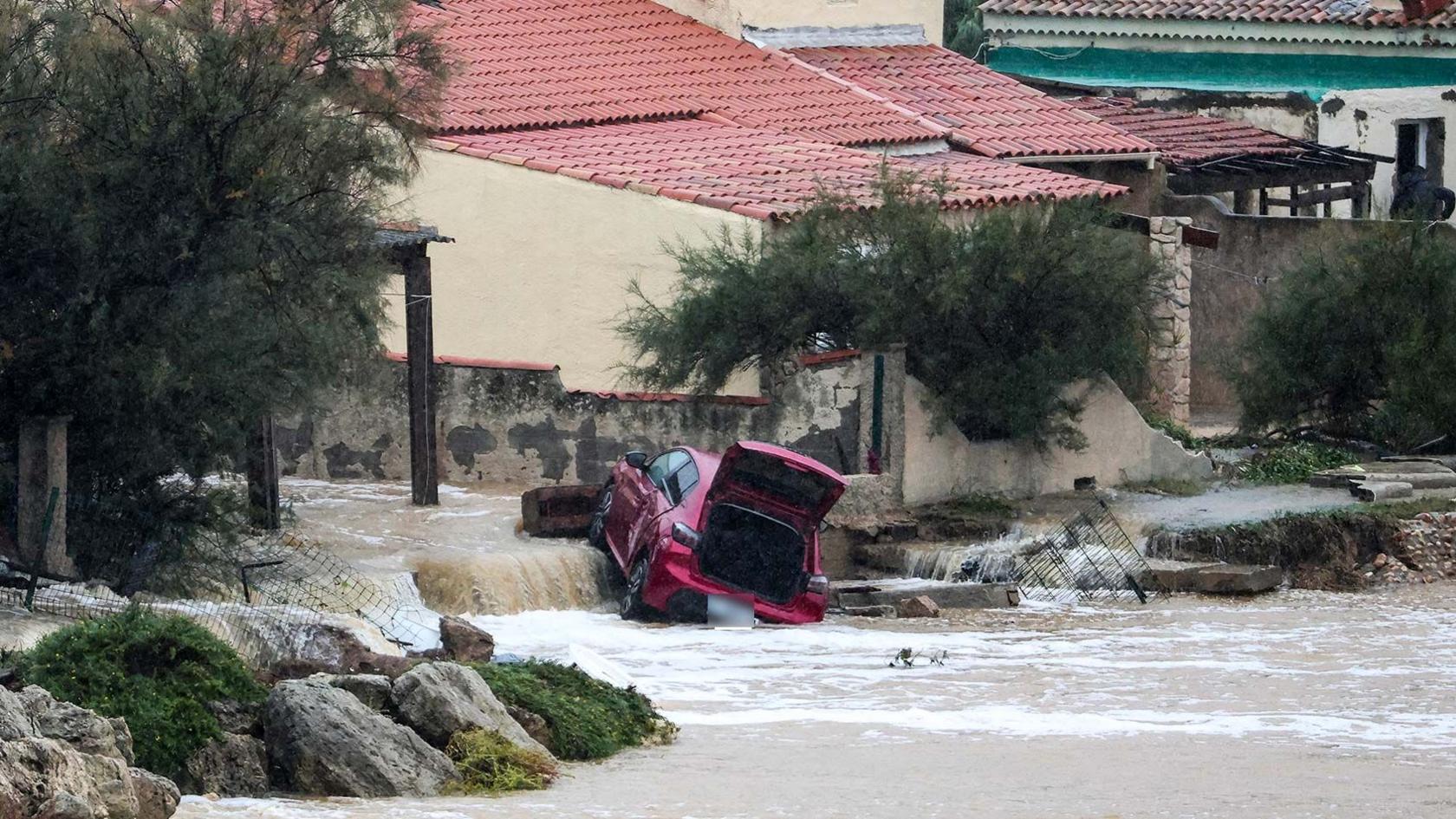 Flooded street in Saint‑Mitre‑les‑Remparts