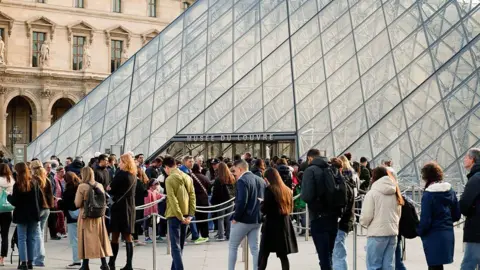 Louvre Museum Reopens After High-Profile Jewelry Heist