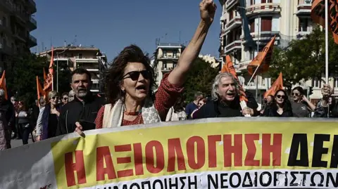 Greece Approves Controversial Labour Law Permitting 13-Hour Workdays