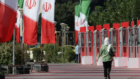 US Conducts Second Deportation of Iranian Nationals Amidst Tensions