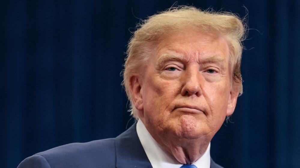 Trump Signals Review of U.S. Position on Falklands as Defense Spending Talks Heat Up