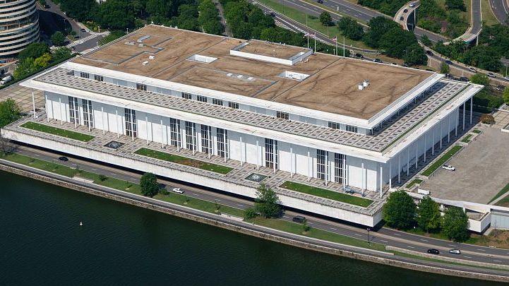 Trump Warrens Kennedy Center Demolition If Renaming Blocked