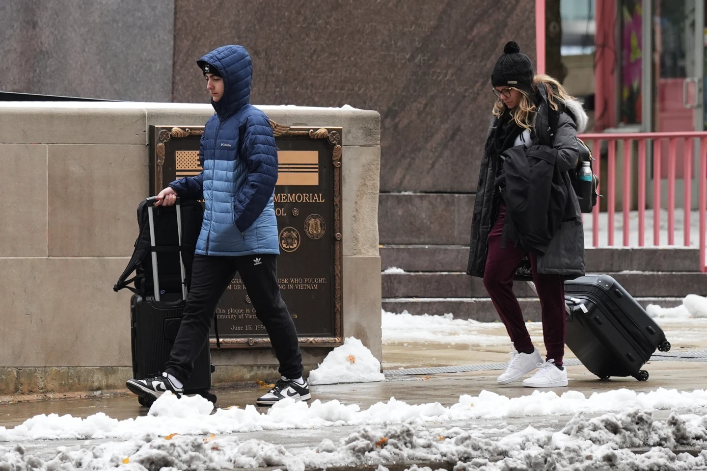 Severe Cold Hits Southeastern US, Freezing Temperatures and Snowfall Devastate Region