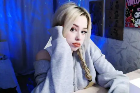 The Dark Side of Weight Loss: Young Russians Turn to Dangerous Pill \"Molecule\