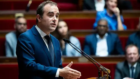 Sébastien Lecornu Survives Confidence Votes Amid Political Turmoil