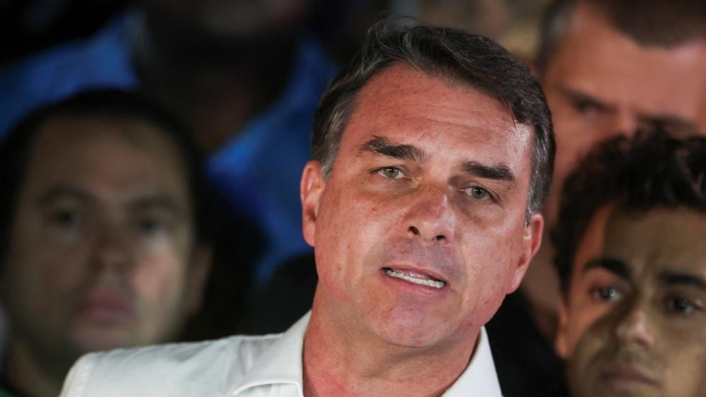 Flávio Bolsonaro Loses Passports Amid Post‑Election Investigation