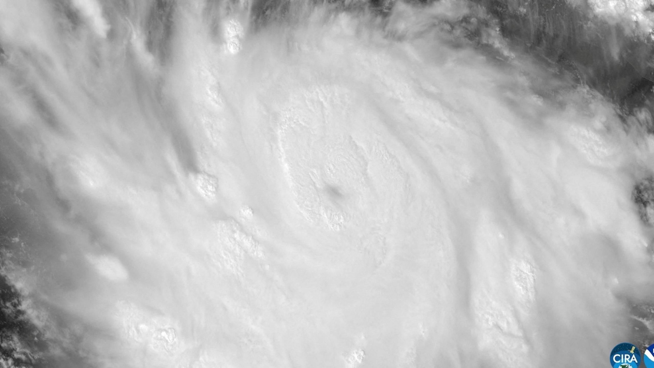 Cat‑5 Hurricane Polo Challenges Mexican Coast as El Niño Fuels Record‑Low Temperatures