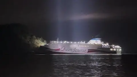 Successful Rescue Operation for All Passengers of Stranded South Korean Ferry