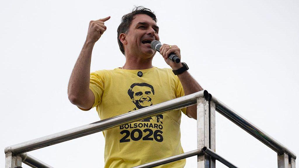 Flávio Bolsonaro Surges Ahead in Brazil’s Presidential Race, Capturing Blue Wave Momentum