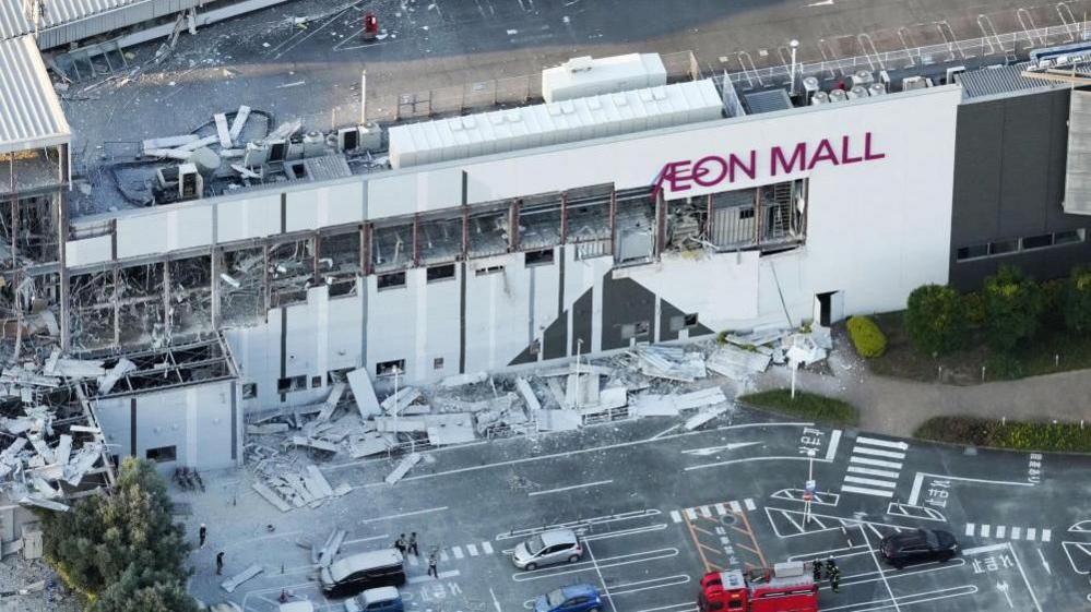 Aeon Mall collapsed second floor