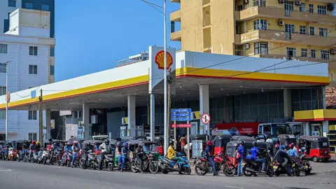 Sri Lanka Implements Four-Day Work Week Amid Fuel Shortages