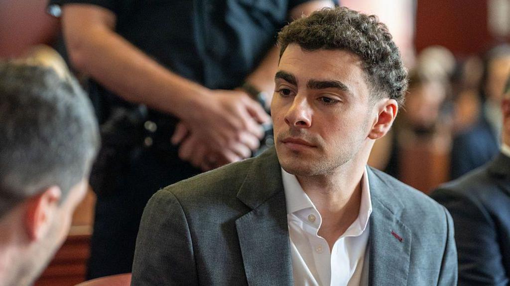 Luigi Mangione Lawyers Meet Federal Prosecutors Over Possible Plea Deal