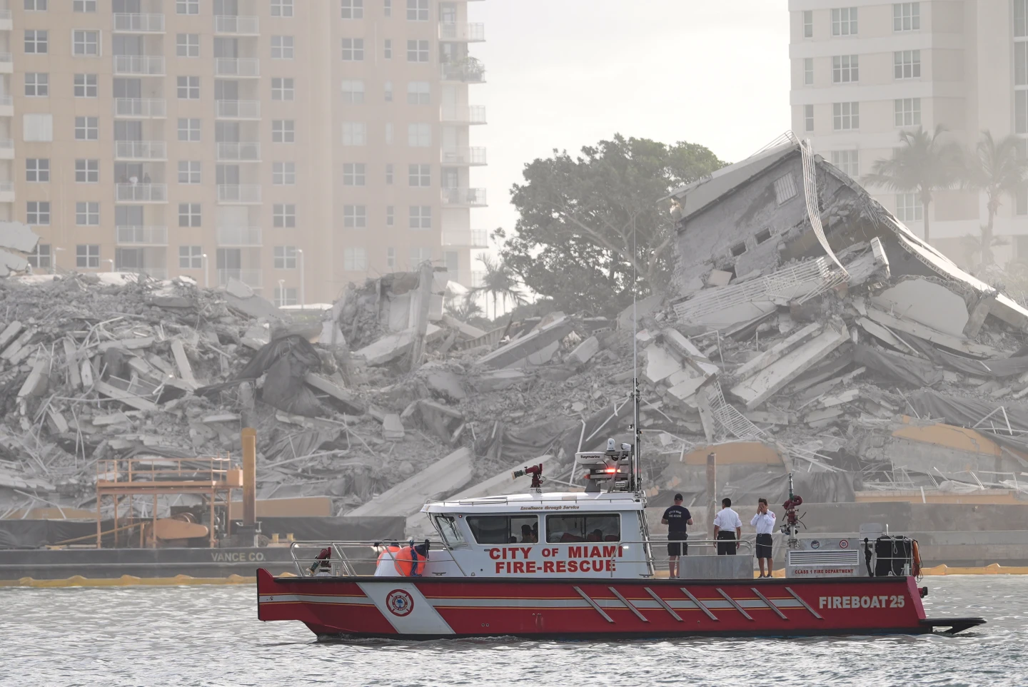 Controlled Explosive Demolition of Miami's Mandarin Oriental Paves Way for Luxury Development
