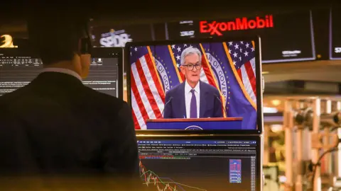 US Federal Reserve Holds Interest Rates Amid Iranian Conflict