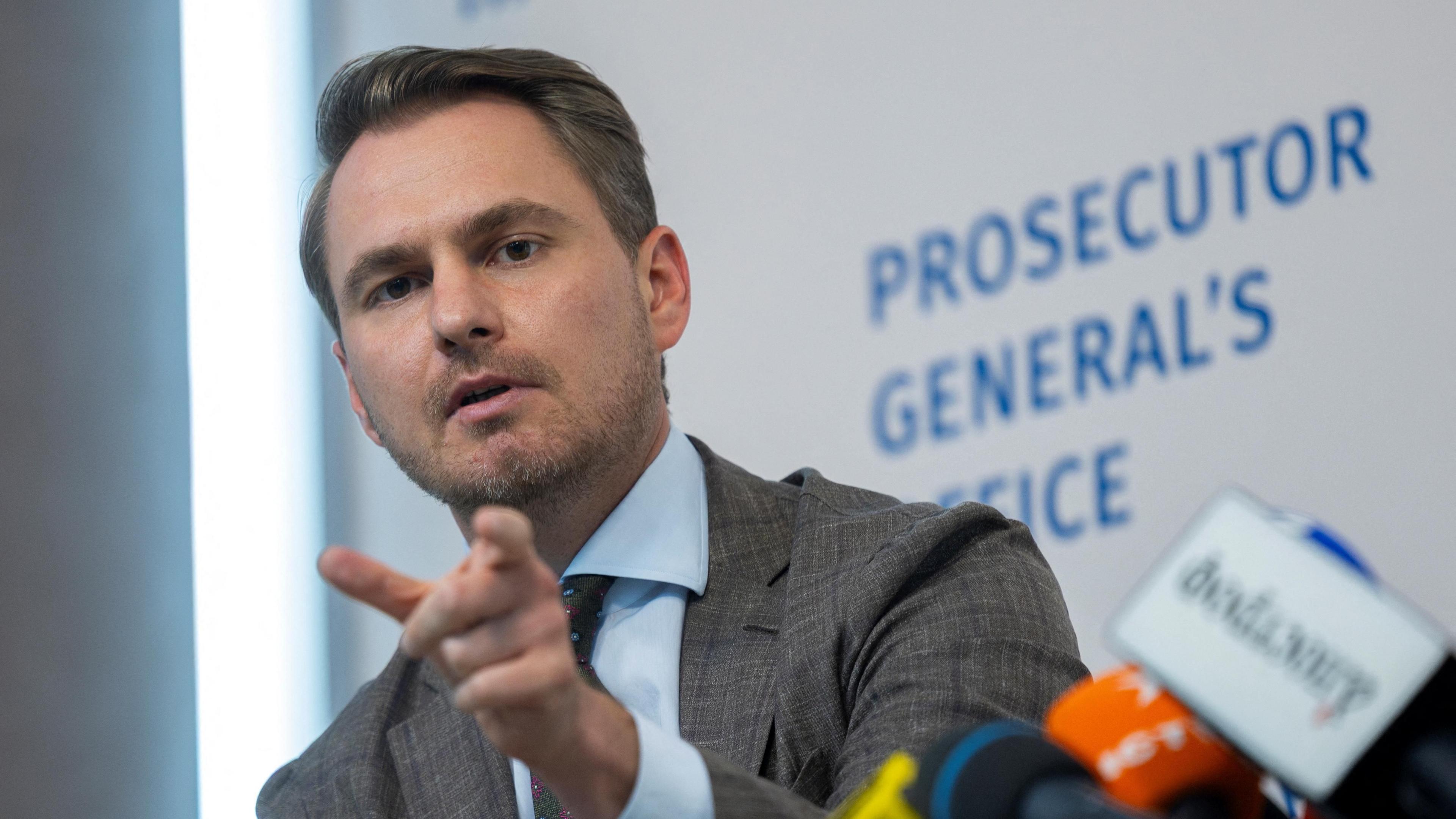 Ukraine's Chief Prosecutor Resigns Amid Illegal Call‑Centre Corruption Scandal