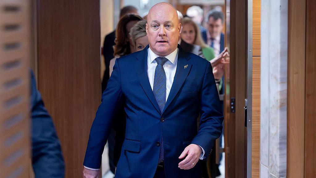Quantum Pulse: New Zealand PM Luxon Survives Leadership Shake‑Up Ahead of November Election