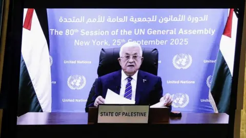 Palestinian Leader Mahmoud Abbas Promises Cooperation for Peace Plan