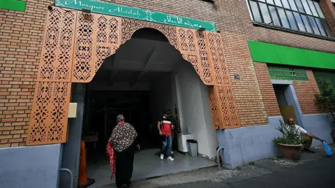 France Investigates Foreign Intelligence Links in Mosque Provocations