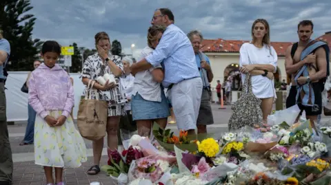 Australia Observes Silence for Bondi Beach Attack Victims Amid Heightened Tensions