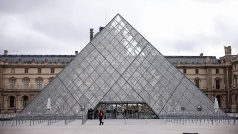 Water Leak at Louvre Museum Harms Hundreds of Books