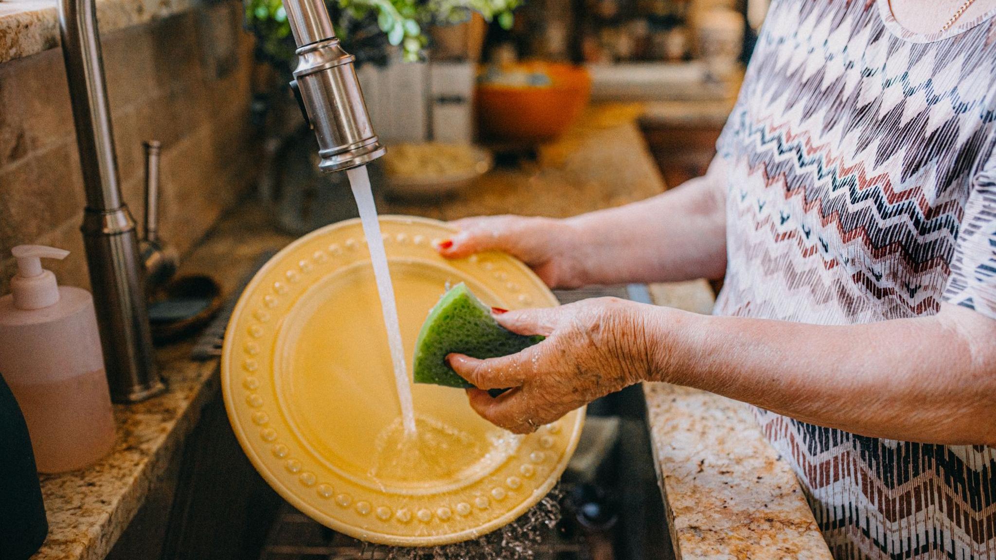 Woman washing dish