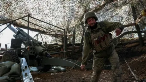 Strategic Struggles: Russian Forces Establish Presence in Key Ukrainian Town