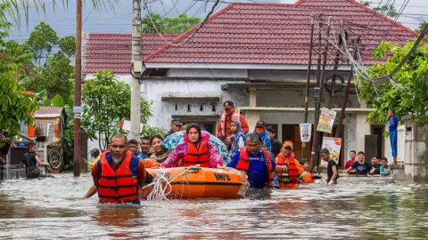 Devastating Floods Claim Hundreds of Lives in Southern Asia