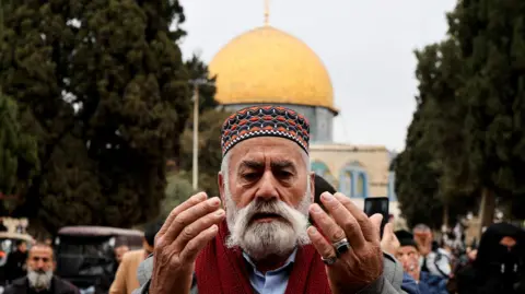 Israel's Nationalists Clash with Jerusalem's Status Quo at Al‑Aqsa