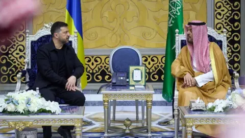 Zelensky Offers Drone Expertise to Gulf States During Saudi Arabia Visit