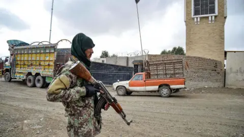 Taliban Launch Retaliatory Border Attacks on Pakistan Amid Rising Tensions